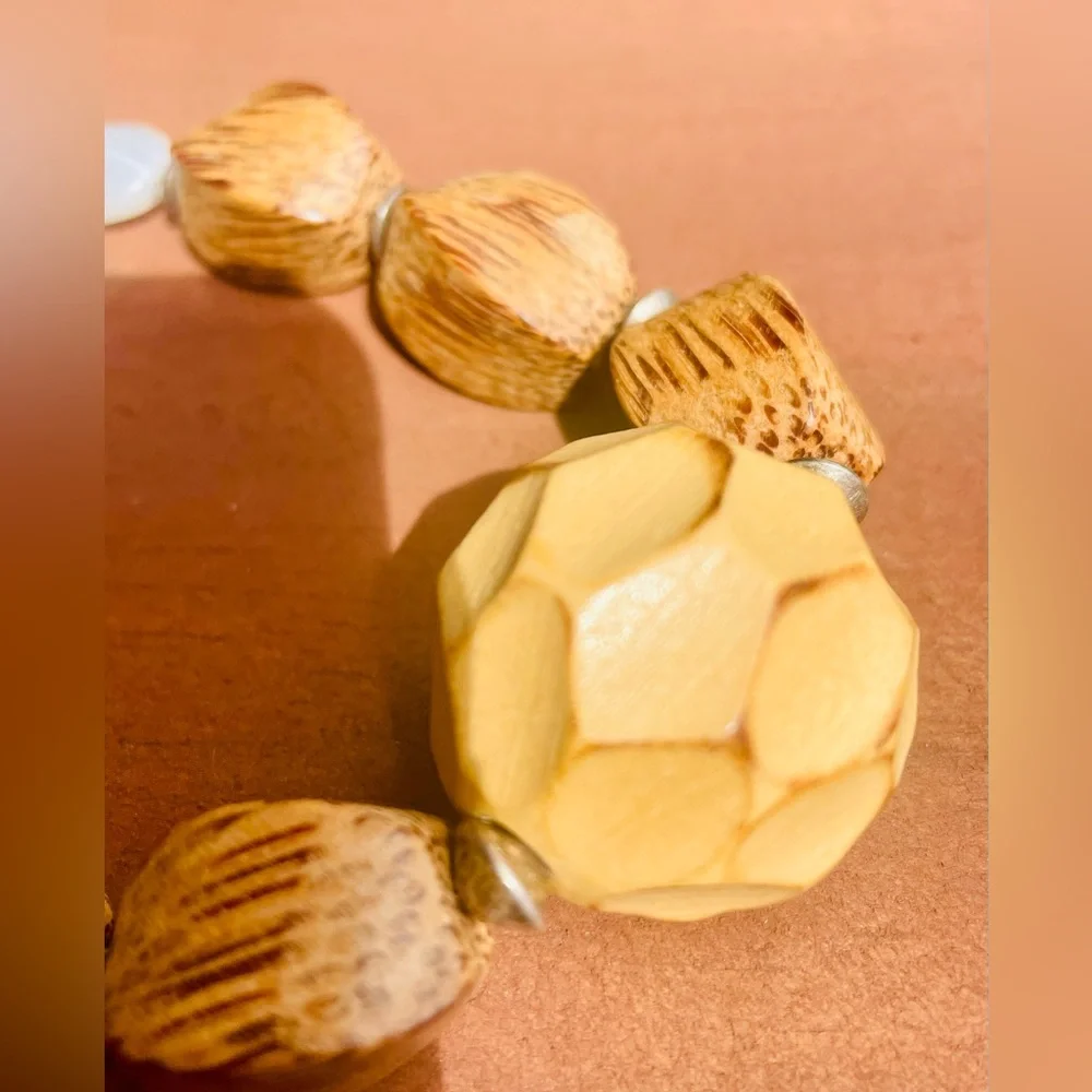 Peyote Bird Wood and White Bead Necklace, NWT. - Picture 10 of 13